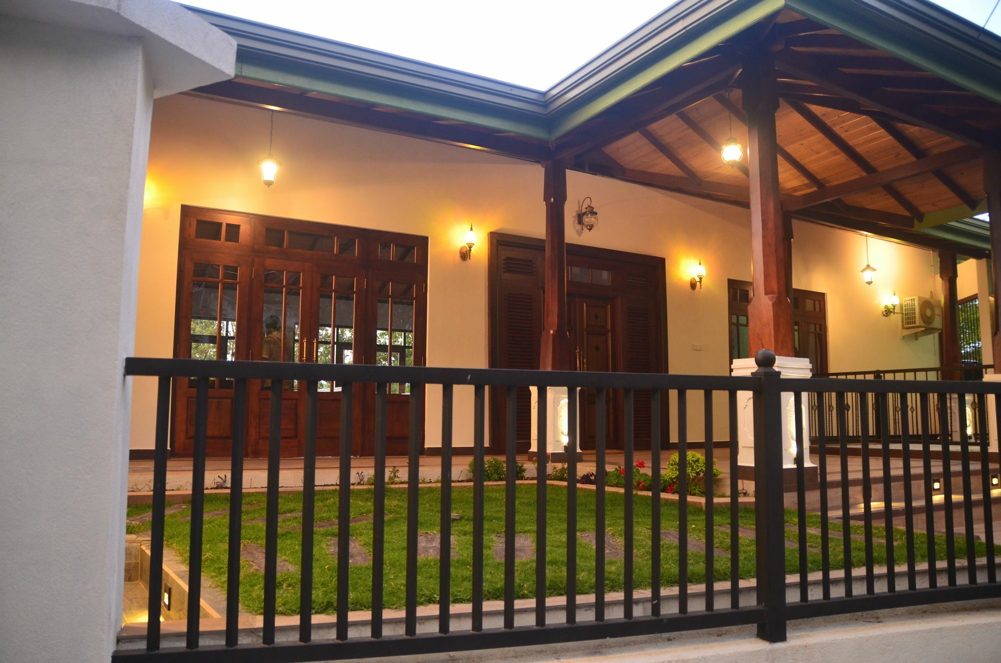 The Grand Hanthana Kandy Exterior photo